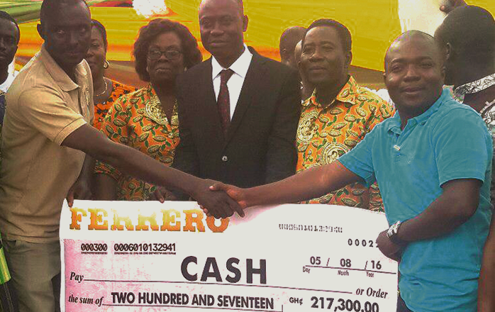 Mr Alex Gyedu of Transmar (right) presenting one of the cheques to Mr Fred Amponsah, the President of the Kookoo Pa Association. With them are Rev Emmanuel Ahia Clottey (2nd right) and Mr Stephen Yeboah (middle), the District Chief Executive for Atwima Mponua Mr Alex Gyedu of Transmar (right) presenting one of the cheques to Mr Fred Amponsah, the President of the Kookoo Pa Association. With them are Rev Emmanuel Ahia Clottey (2nd right) and Mr Stephen Yeboah (middle), the District Chief Executive for Atwima Mponua